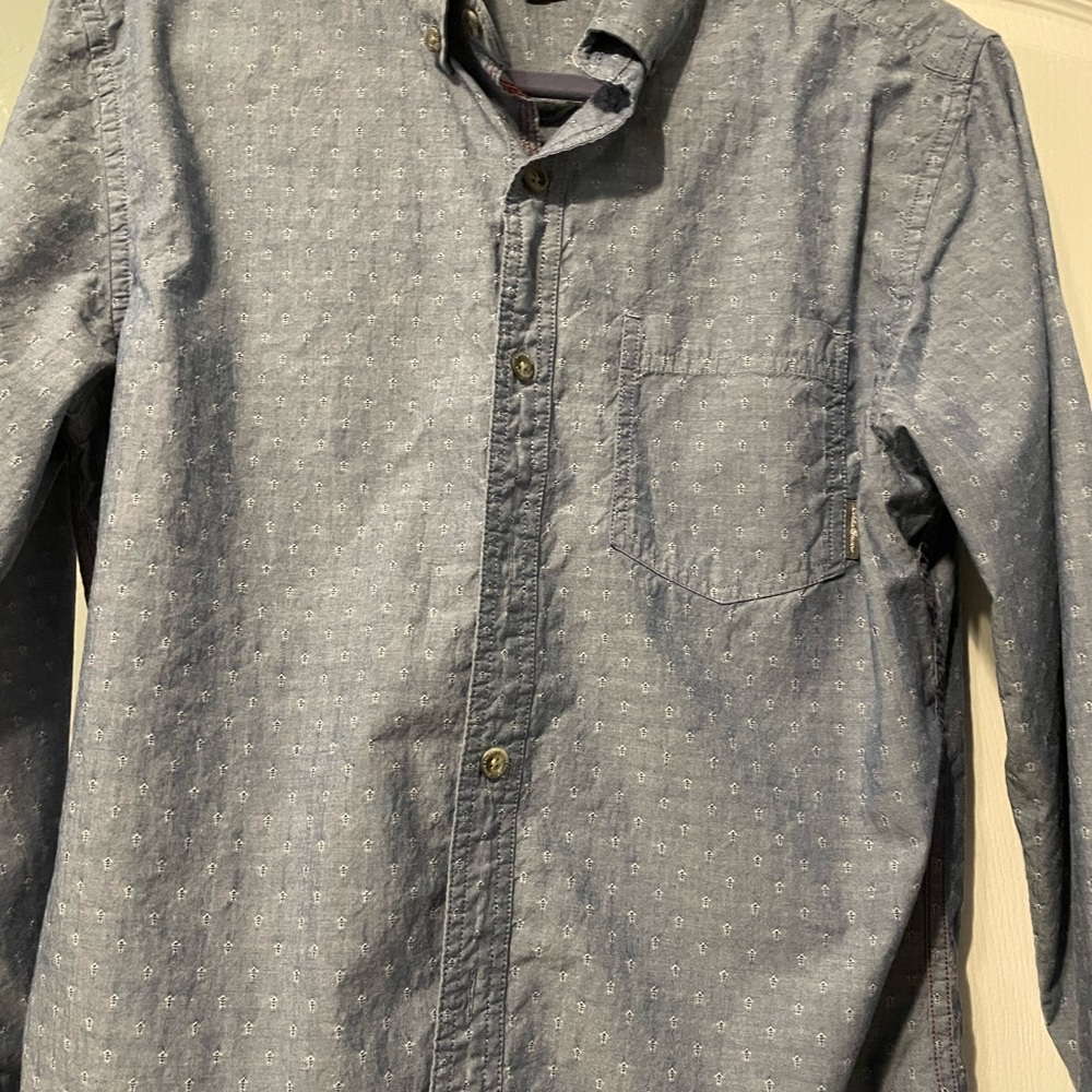 Men’s Eddie Bauer shirt